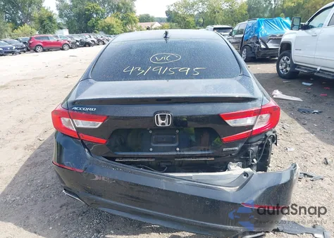 2018 Honda Accord Touring z USA, uszkodzony, nr VIN 1HGCV1F92JA028695